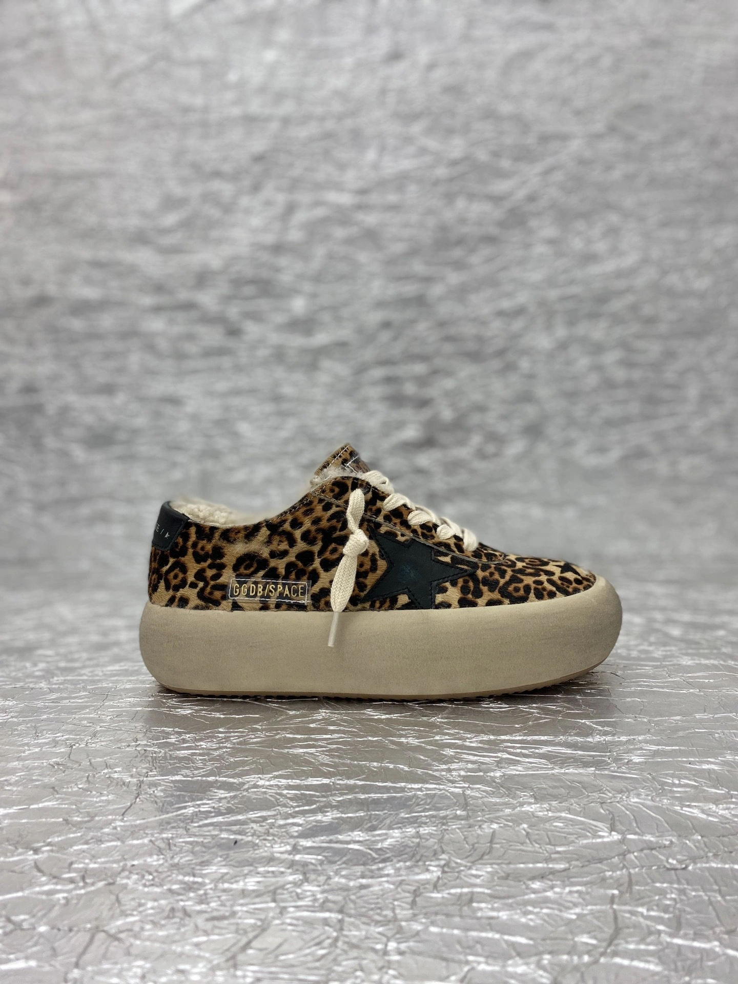 OOBB-- 6642 GWF00346.F002996.81472 GMF00346.F002996.81472 Space cowhide item:E-X362J2902T